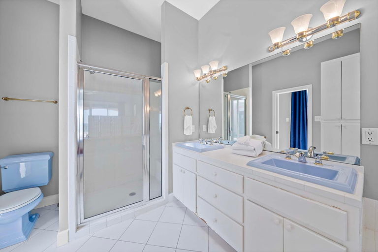 Bathroom 4, Candy Land, Baldwin