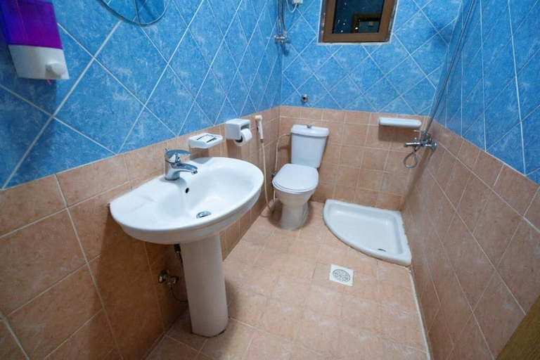 Bathroom 2, Al-Magd Hotel, Makkah
