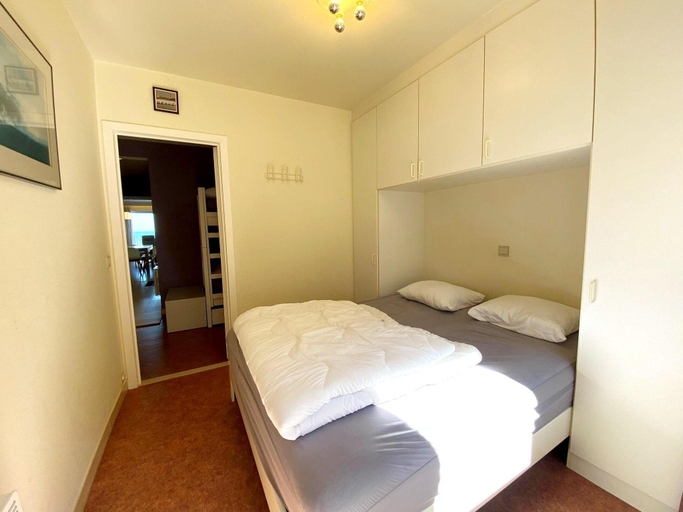Bedroom 2, Apartment in Belgium near Marina Nieuwpoort, West-Vlaanderen