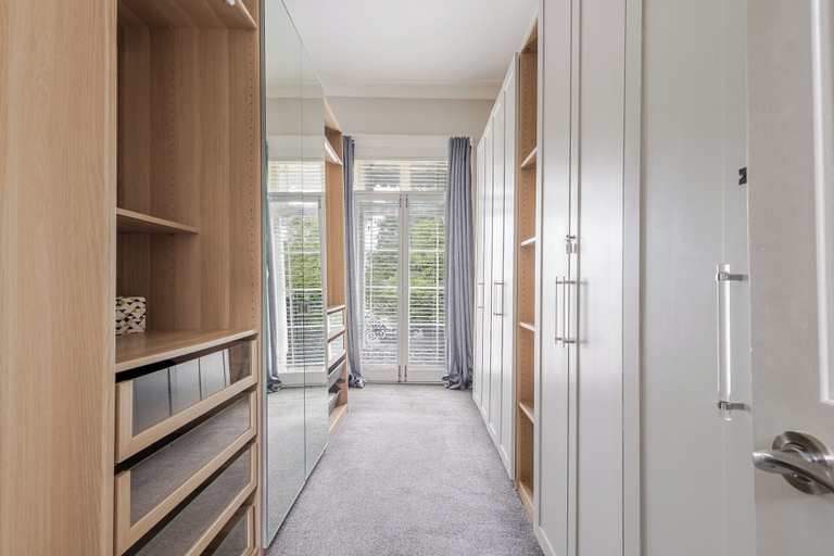 Living area 2, Stylish 5BD Townhouse in Leamington Spa, Warwickshire
