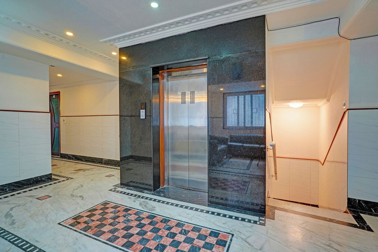 Elevator 2, Fabhotel The Black Diamond, Bangalore