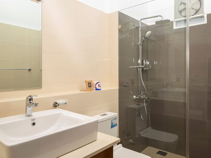 Bathroom 3, Negombo Ocean Breeze Apartments, Negombo