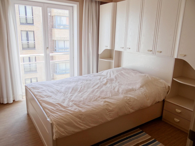 Bedroom 2, Apartment in Nieuwpoort by the Beach, West-Vlaanderen