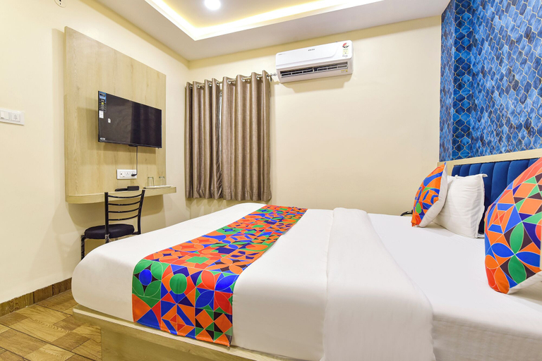 Room 5, Fabhotel Bhavna Palace, Indore