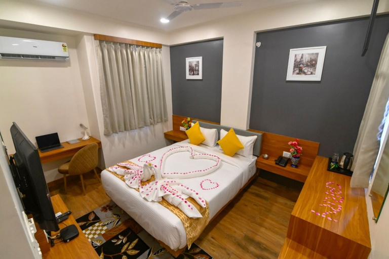 Room 2, Carry Hotel Indore, Indore