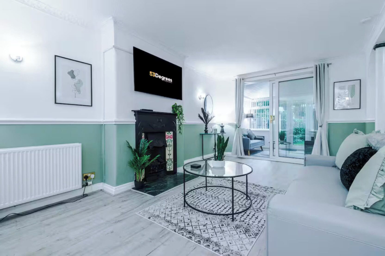 Living area 3, 39 Morningside Drive, Manchester