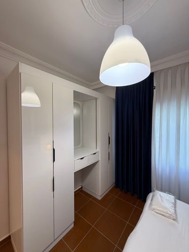 Room 2, 3bedroom Aprt of 200sqm Near Movenpick Hotel Amman, Salt