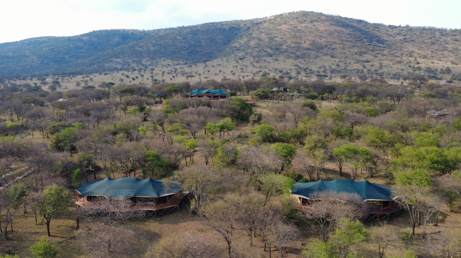 Front of property 4, KumbuKumbu Luxury Tented Camp, Serengeti