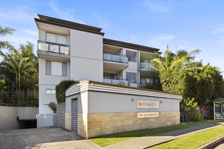 Entrance, Bright 2-Bed Apartment Near Narrabeen Beach, Sydney
