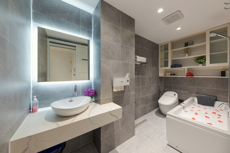 Bathroom 4, Moonlight Apartment, Cầu Giấy