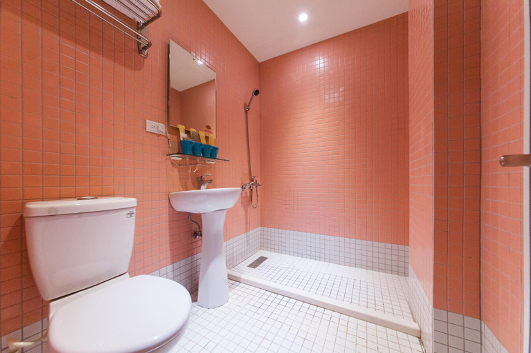 Bathroom 2, Nibao, Yilan