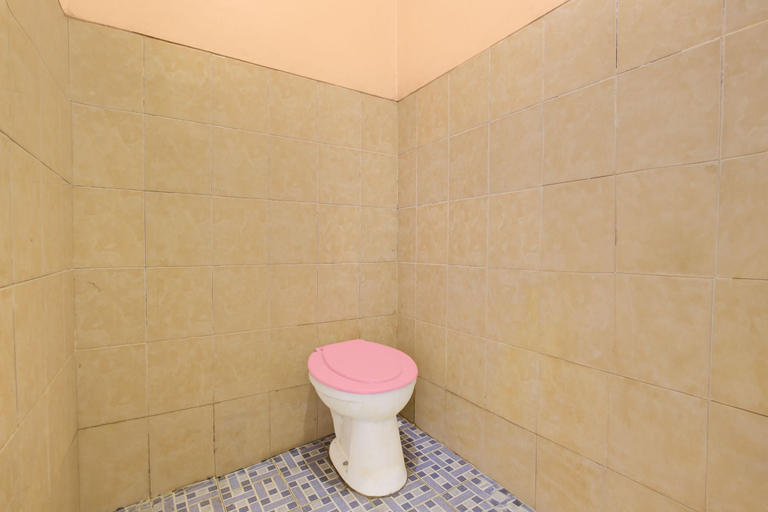 Bathroom 3, Hotel O Khayla Homestay Syariah, Gunung Kidul