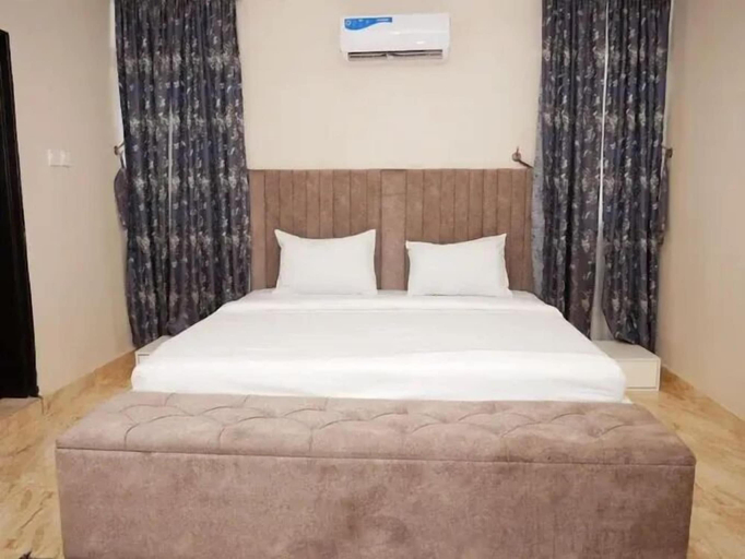 Room 4, time oak, AbujaMun