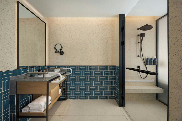 Bathroom 2, Four Points By Sheraton Beijing Sanlitun Workers Stadium, Beijing