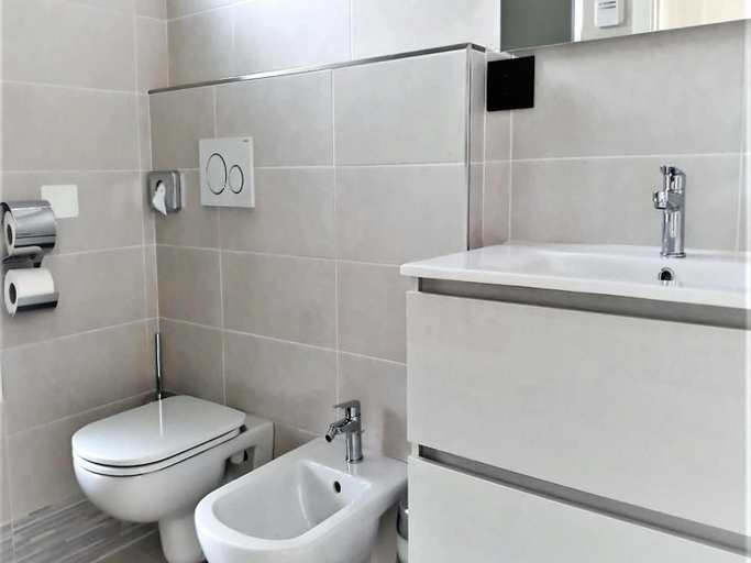 Bathroom, Modern villa close to the beach, Udine