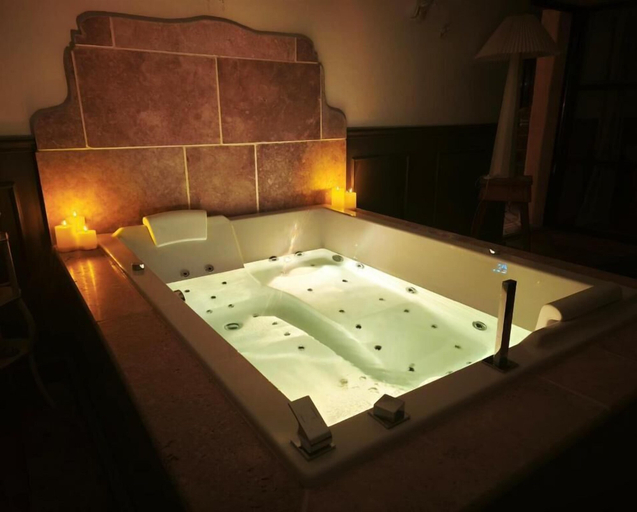Bathroom 5, Chambre d 'hotes Madame, Saône-et-Loire