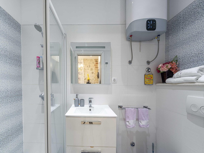 Bathroom 3, Dubrovnik Apartments, Dubrovnik