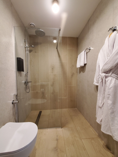 Bathroom 3, The Whispering Oaks Retreat