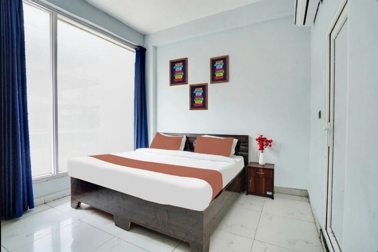Room 4, Urban Nest Rooms & Rooftop Restaurant, Gautam Buddha Nagar