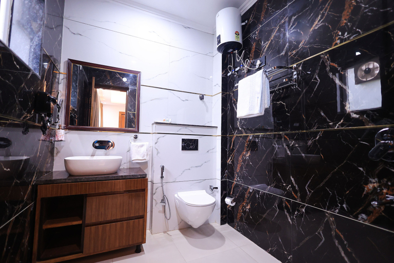 Bathroom 5, The Hoften Snowia Luxury Stay Near Bhalugarh Waterfall, Nainital