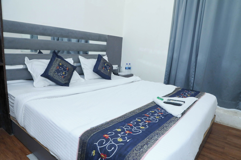 Room 4, Hotel Freedom International, Mumbai Suburban