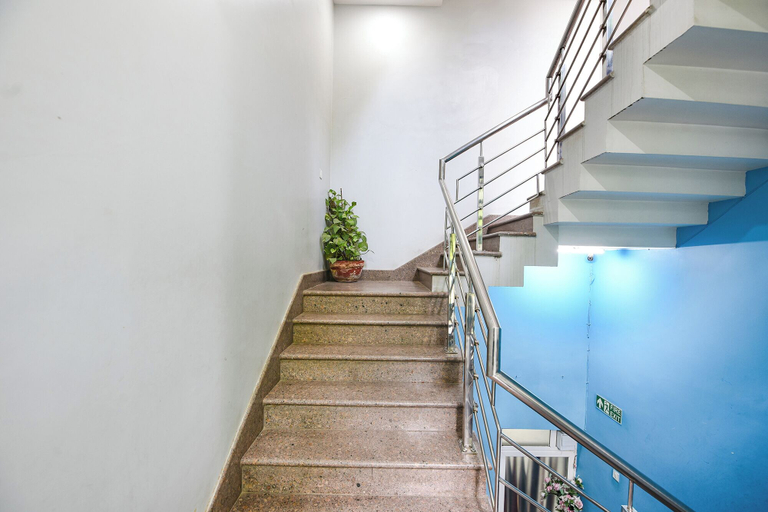 Staircase 4, FabHotel AVF Suites - 500 Meters From UNITECH CYBER PARK, Gurgaon