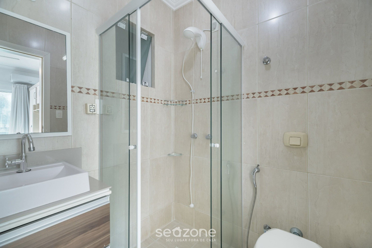 Bathroom 3, 4BR Apt w/ BBQ 70m From Beach Rto0502, Itapema