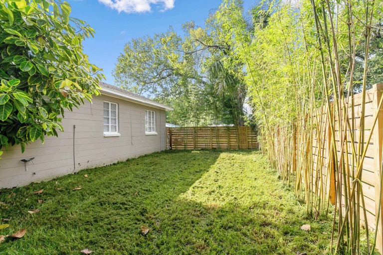 Property grounds, Downtown Escape - For 10, Hillsborough