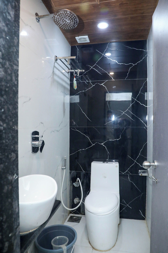 Bathroom 3, Hotel Freedom International, Mumbai Suburban
