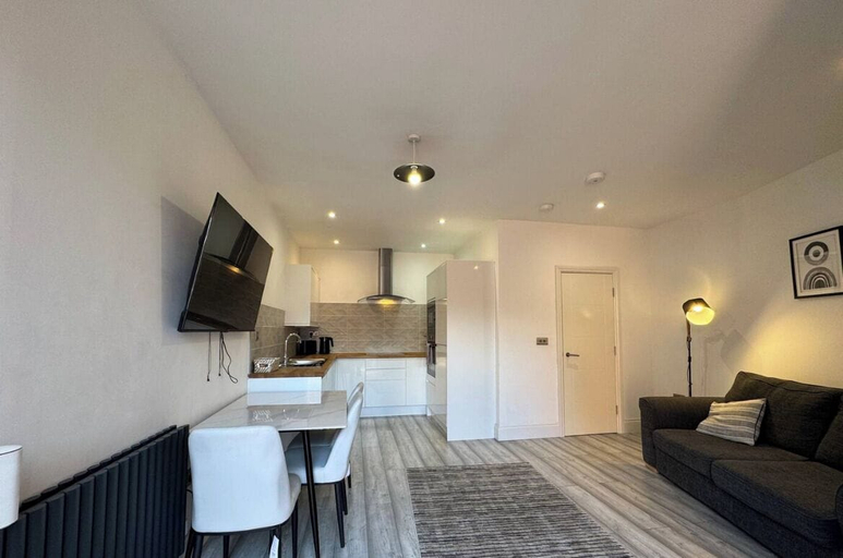 Living area 2, Academy Apartment by Elegance Stays, Kingston upon Hull
