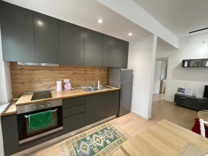 Others 3, Kadare City-Center Apartment with Balcony, Tirana