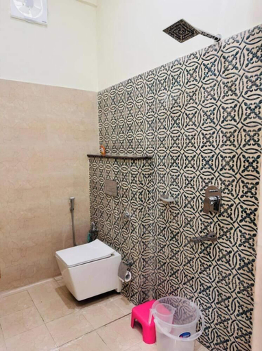 Bathroom 2, Riyansh hotel and restaurant, Rudraprayag