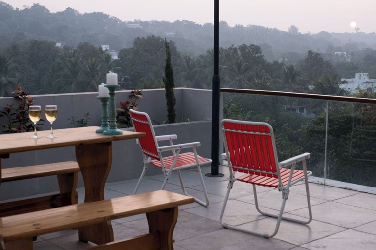 Terrace/patio 2, Azure Bliss by Da Alohas, North Goa