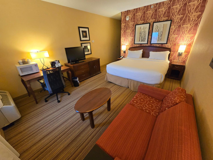 Bedroom 3, Country Inn & Suites By Radisson Convention Center, Blair