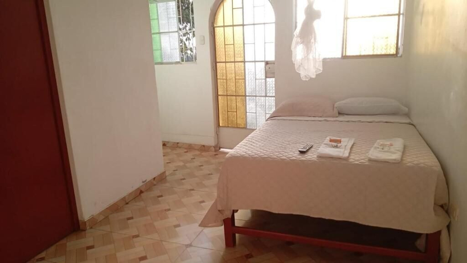Room, Fundo Raquel, Ica