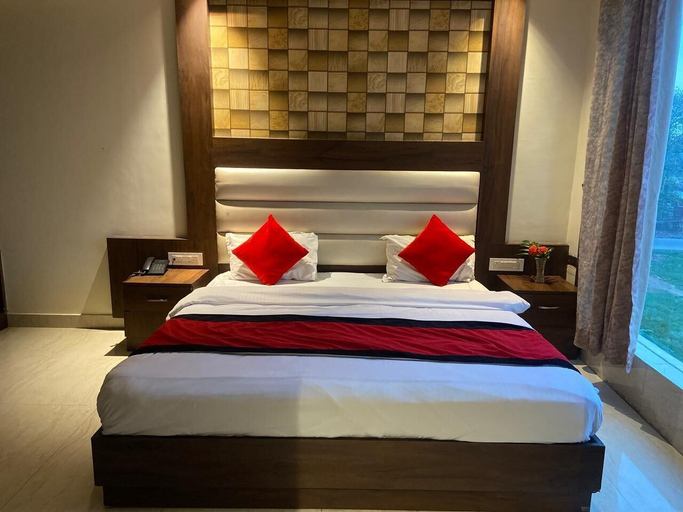 Room 2, 8fold by LaRiSa, Basti, Basti