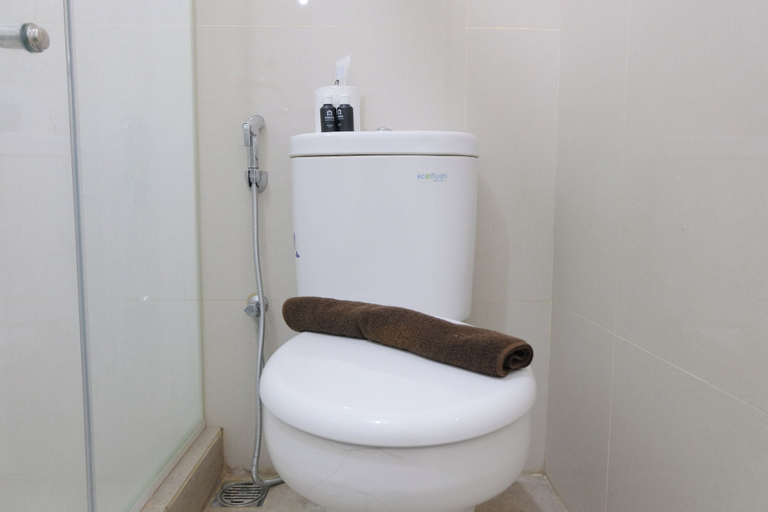 Bathroom 2, Good Deal 1Br Apartment Landmark Residence Bandung, Bandung