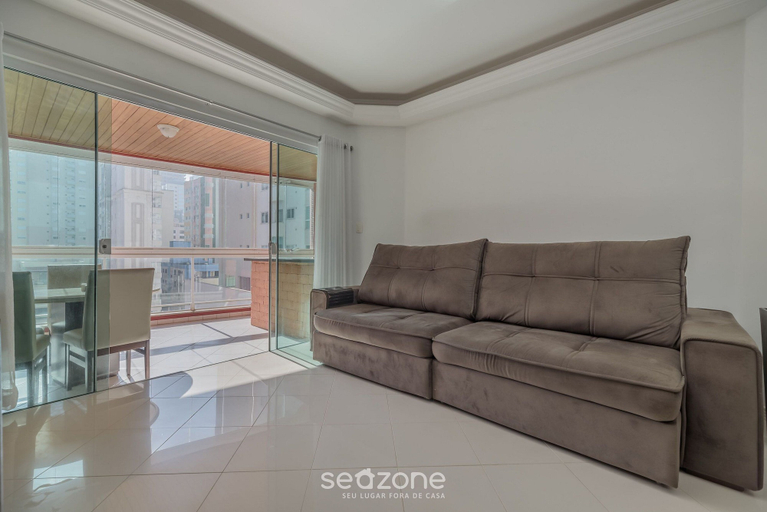 Living area 2, 4BR Apt w/ BBQ 70m From Beach Rto0502, Itapema
