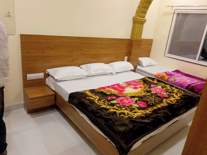 Room 2, Hotel Maa Tulsi Guest House, Ujjain