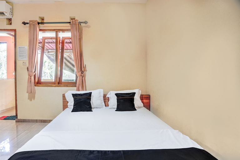 Room 4, Hotel O The Velodrome Inn near Exit Toll Malang, Malang