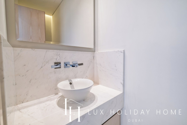 Bathroom 3, LUX Iconic Views at Palm Tower Suite 5, Dubai