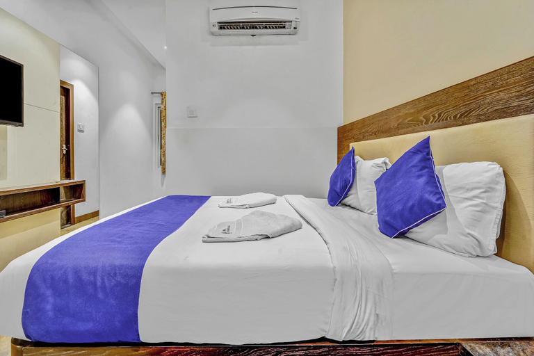 Room 5, Hotel Karpagam Lodging house, Coimbatore