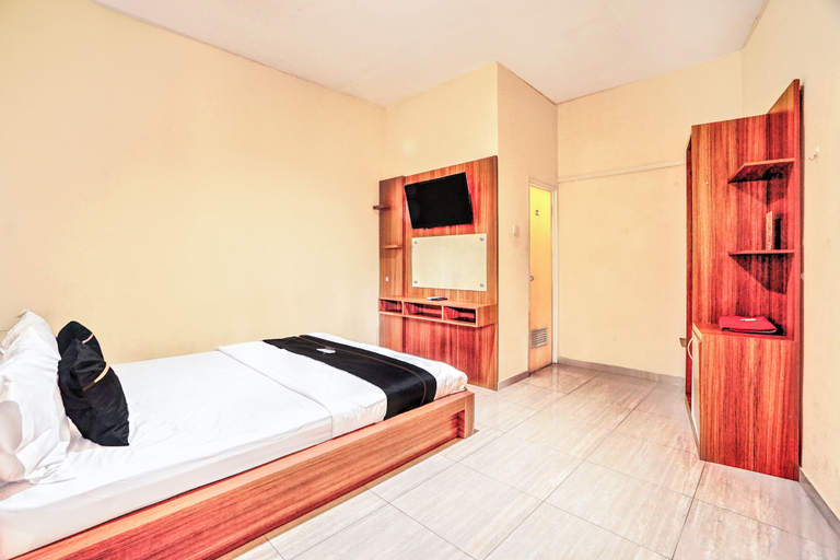 Room 3, Hotel O The Velodrome Inn near Exit Toll Malang, Malang