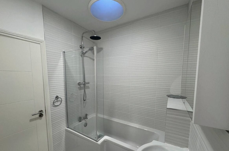Bathroom 3, Academy Apartment by Elegance Stays, Kingston upon Hull