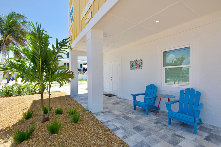 Terrace/patio, Dink or Swim, Lee