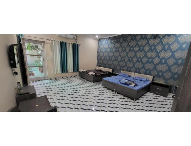 Room 4, Saini Guest House, Gurdaspur
