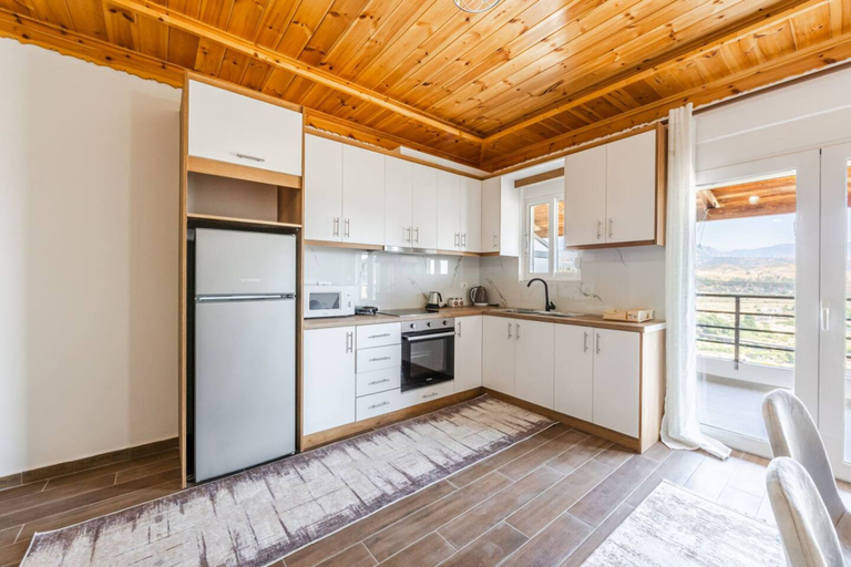 Room 4, Hillside Apartment Gjirokast r 2 2BR With Balcony, Gjirokastrës