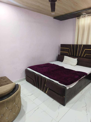 Room 2, SHUKLA HOTEL, Kanpur Nagar