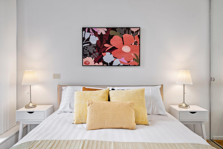 Bedroom 2, Central 2-Bed Apartment with Parking, Pool and Gym, Melbourne