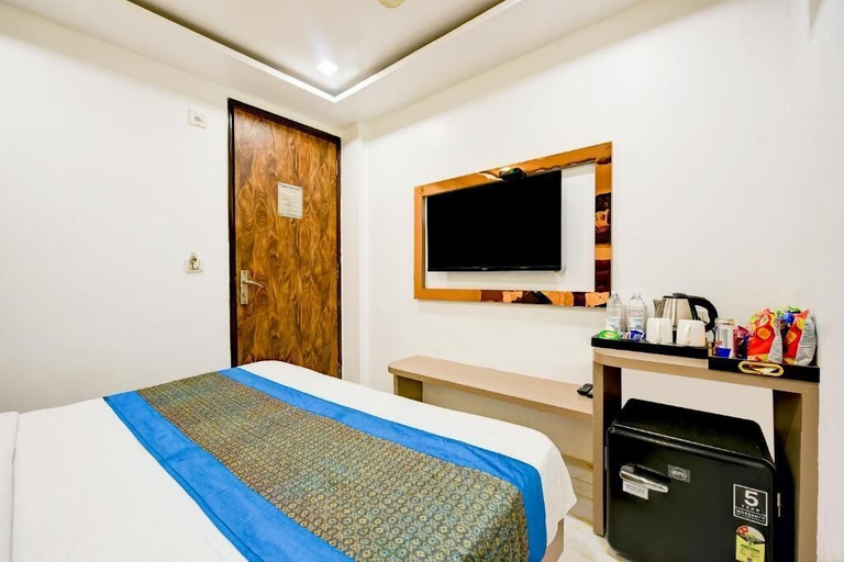Room 2, Bhartiya Guest House-Paharganj-NDLS, Delhi